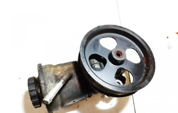 Toyota Corolla Verso AR10 Power steering pump