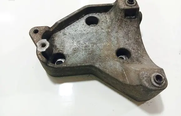 BMW 5 E60 E61 Engine mounting bracket 59280110 64557799863-01