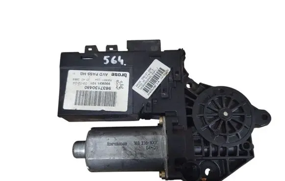 Peugeot 307 Front door window regulator motor 9637130480 0130821766