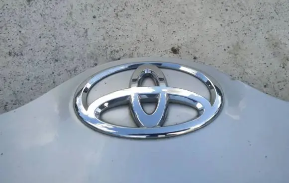 Toyota Urban Cruiser (XP110) Manufacturer badge logo/emblem 