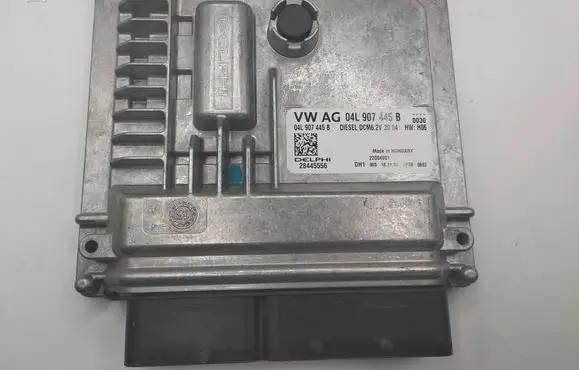 Volkswagen Golf VII Engine control unit/module 04L907445B 28445556