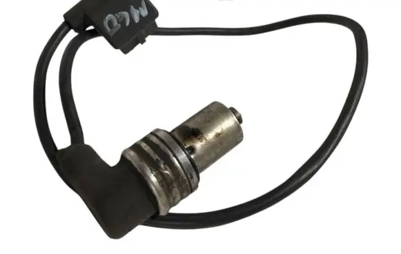 BMW 7 E32 Camshaft position sensor 1729291 12141729291 1724055