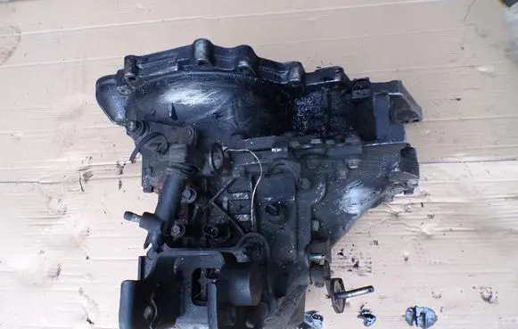 Hyundai Santa Fe Manual 5 speed gearbox JM20DSL