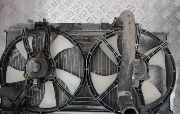 Nissan Almera Radiator cooling fan shroud