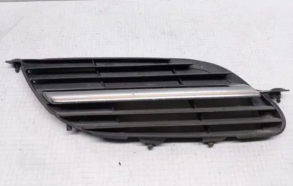 Nissan Almera Tino Front bumper lower grill 62316BU100 9381M020 62320BU00
