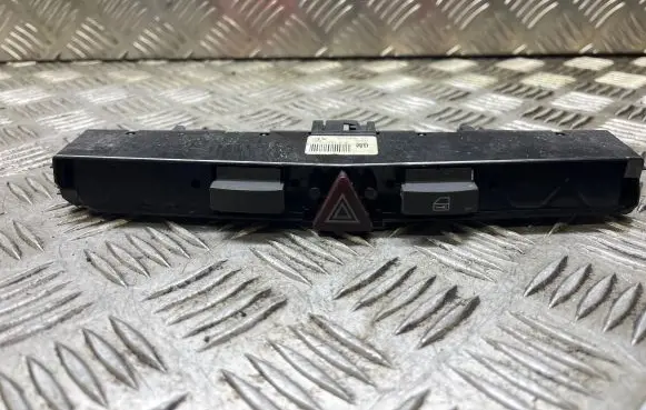 Opel Astra H Hazard light switch 03758075