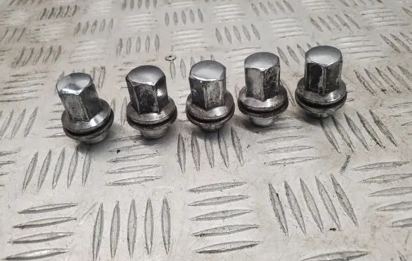 Jaguar XF Nuts/bolts 