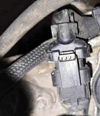 Mercedes-Benz ML W164 Camshaft position sensor a0245457826