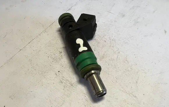 Ford Focus Fuel injector 98MFBB 9F593