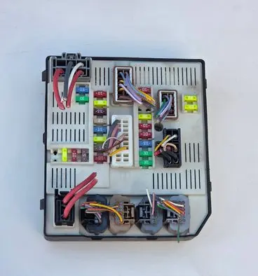 Renault Megane III Fuse module 284B68372R