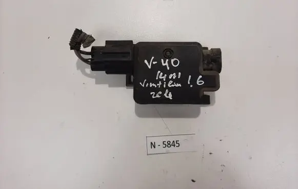 Volvo V40 Coolant fan relay 940009301