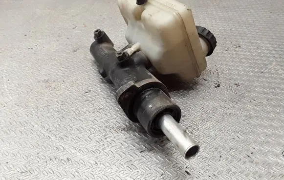 Master brake cylinder