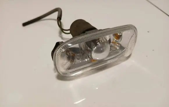 Audi A4 S4 B7 8E 8H Front fender indicator light