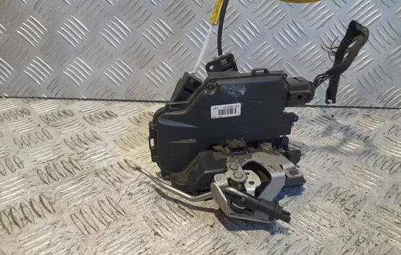 Audi A6 S6 C5 4B Rear door lock 4B0839016G
