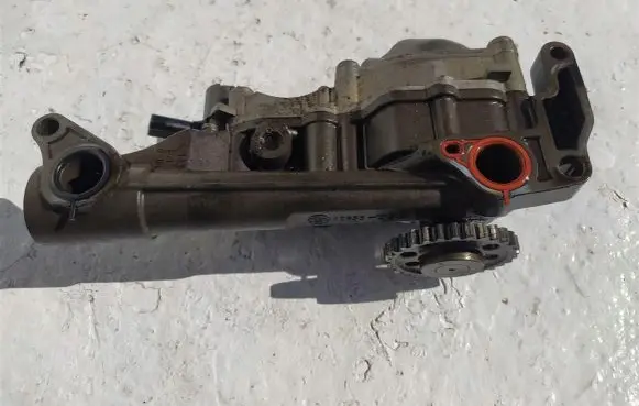 Mercedes-Benz A W176 Oil pump A1331800301