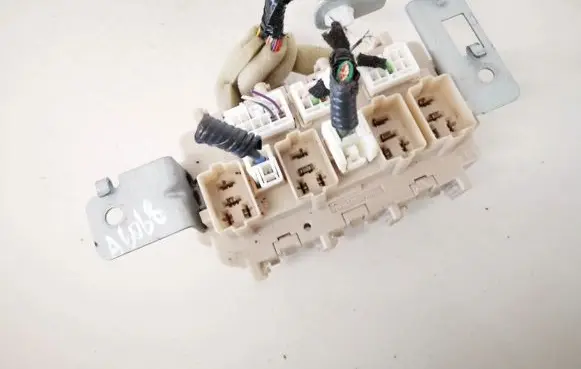 Nissan Qashqai Fuse box set pptd25pd5 4eb0ac1032