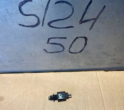 Mercedes-Benz E W124 Brake pedal sensor switch 0005457709