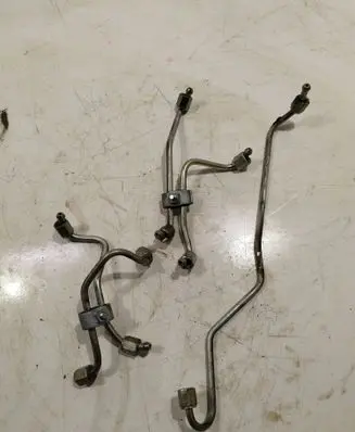 Toyota Avensis T270 Fuel injector supply line/pipe 