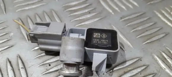 Renault Megane III Airbag deployment crash/impact sensor 988312833R 045804081011