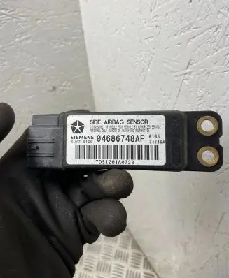 Chrysler Voyager Airbag deployment crash/impact sensor 04686748AF 5WY70120 TDS1001A0723