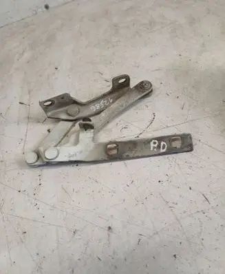 Engine bonnet/hood hinges