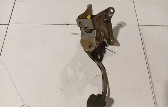 Honda Civic IX Brake pedal 