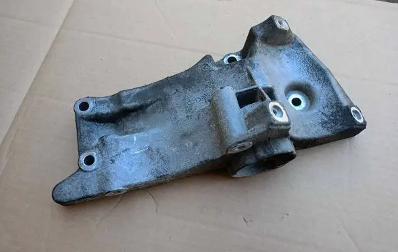 Volkswagen Polo IV 9N3 Generator/alternator bracket 036145169G