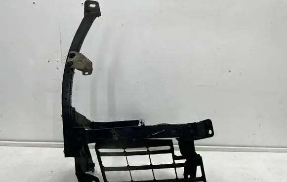 Audi A8 S8 D3 4E Fender mounting bracket 4E0821137E