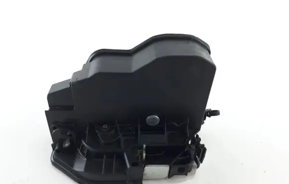 BMW X3 E83 Front door lock 7202146
