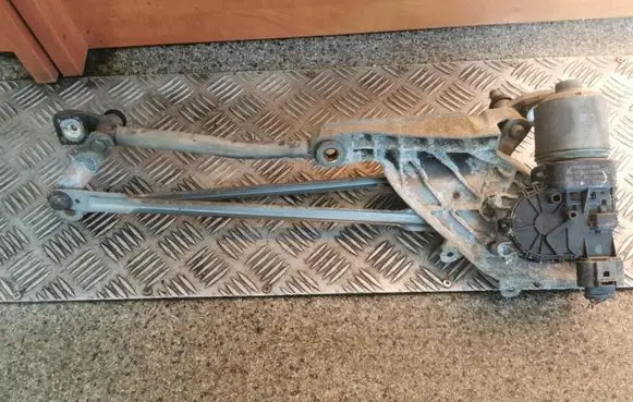 Ford Fiesta Wiper motor 8A6117500AD