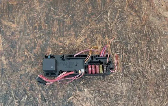 Mercedes-Benz E W210 Fuse box set A0005400172 05376110