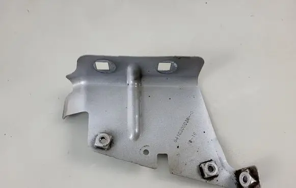 Opel Movano B Fender mounting bracket 641C30003R