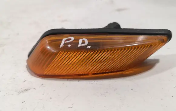 BMW Z3 E36 Front fender indicator light 8360205