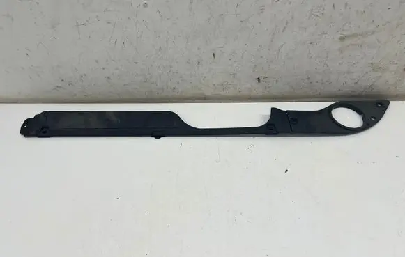 Land Rover Discovery 5 Radiator trim HY326A950CB HY326A950EA