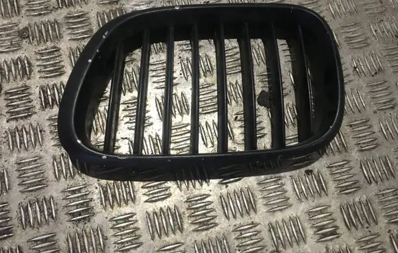 BMW X5 E53 Front bumper upper radiator grill 8247673