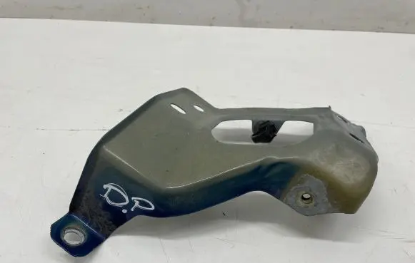 Tesla Model 3 Fender mounting bracket 108601600D