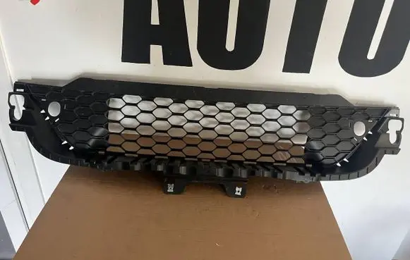 Iveco Daily 6th gen Front bumper lower grill 5801529764