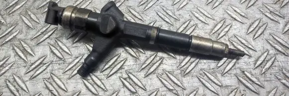 Nissan X-Trail T30 Fuel injector 16600ES60A