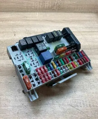 Opel Zafira A Fuse module 90589965 90589966