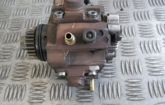 Renault Trafic II (X83) Fuel injection high pressure pump 8200690744