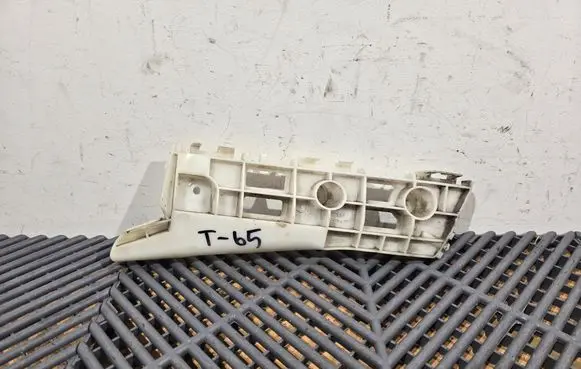 Toyota Prius (XW30) Front bumper mounting bracket 5211647040 47040