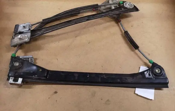 Volkswagen Polo Front window lifting mechanism without motor