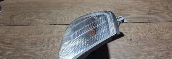 Mercedes-Benz C W202 Front indicator light 183358b