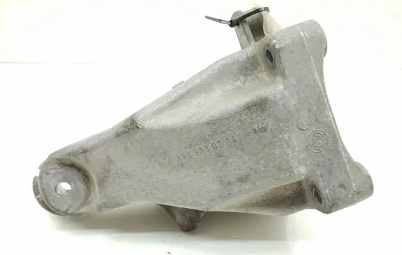 Mercedes-Benz C W204 Engine mounting bracket A2742230204