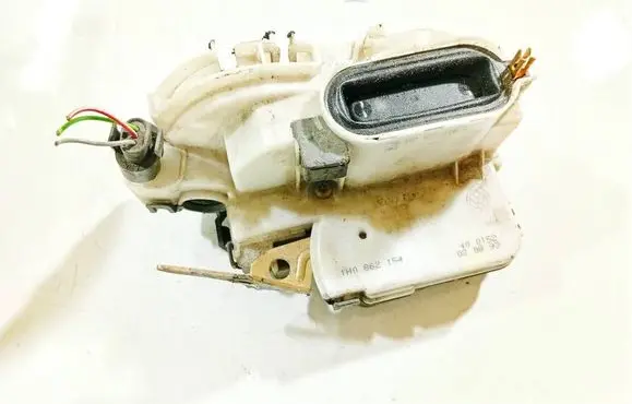 Volkswagen Golf III Front door lock 1H0862154