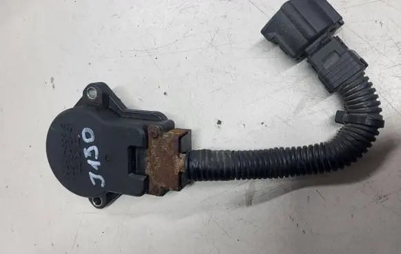 Toyota Land Cruiser (J150) Front shock absorber actuator solenoid 8924160010