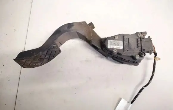 Volkswagen PASSAT B5 Accelerator throttle pedal 8d1721523 6pv007770-07