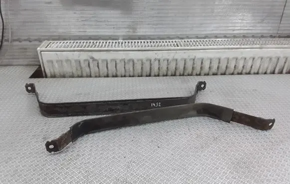 Opel Meriva A Fuel tank mounting bracket 