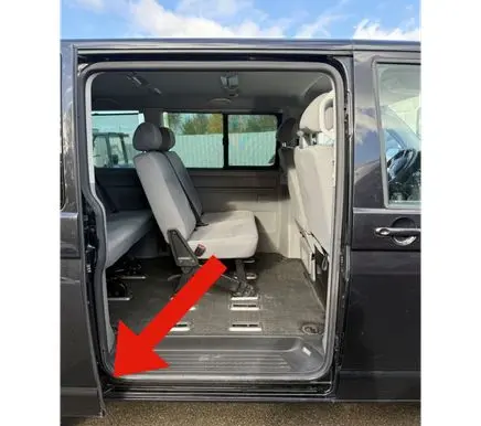 Volkswagen Transporter - Caravelle T5 Sliding door lower roller guide/hinge 7H0843336D