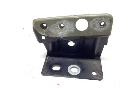 Fender mounting bracket